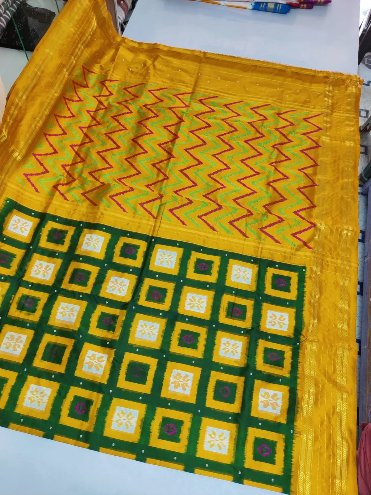 Designer Ikat - PDLSY26-IDSSIZDDC-01 - fullscreen view 2