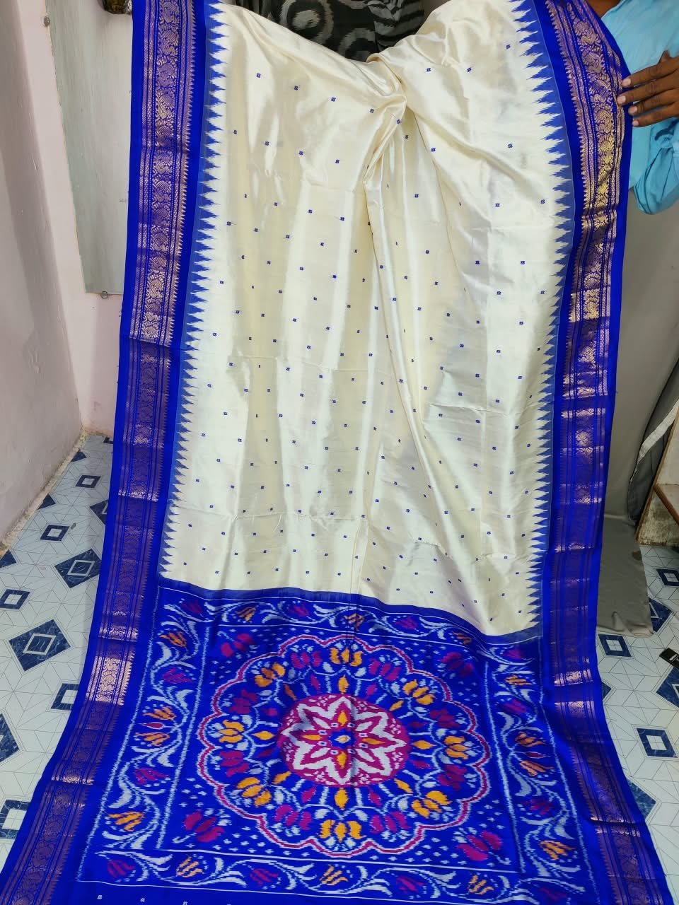 Kanchi Border Ikat - PDLSO12-KBIPIZBCD-02 - fullscreen view 2