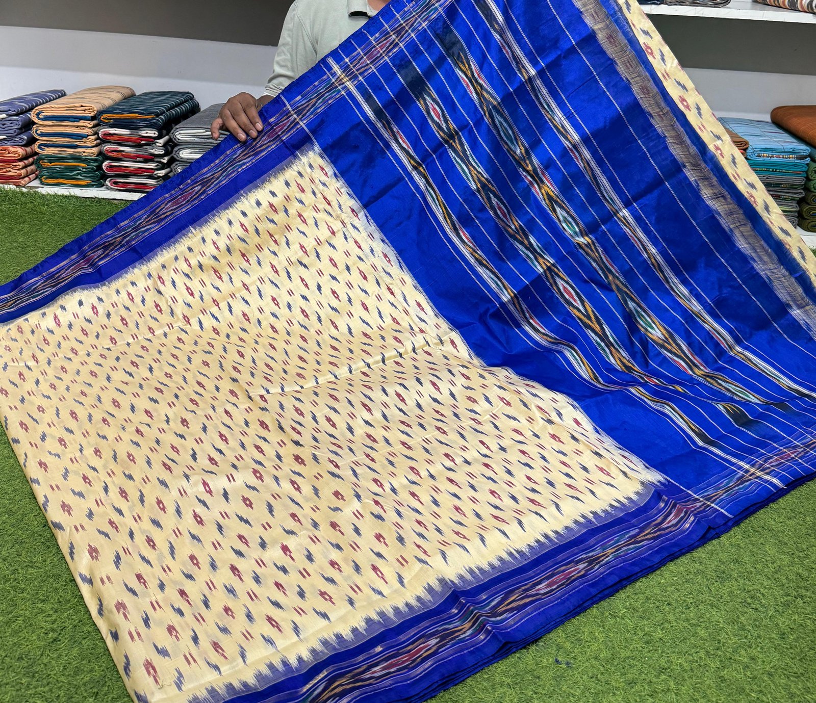 Lightweight Ikat Silk - PSRGL17-LSNBCSSDC-04